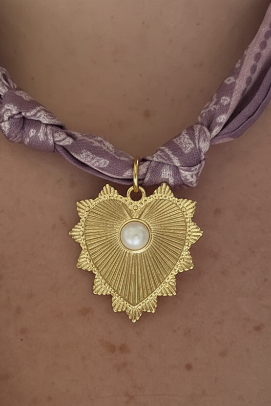 Squan Summer gold sunburst heart charm close-up