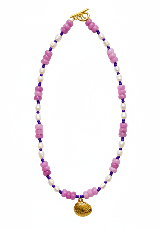 Malibu Pearl beaded necklace with gold shell charm
