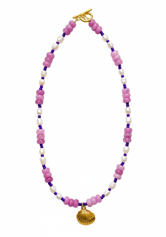 Malibu Pearl beaded necklace with gold shell charm